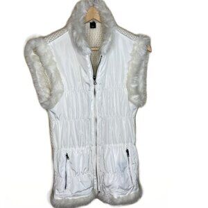 𝅺white crochet faux fur zip up pocket vest